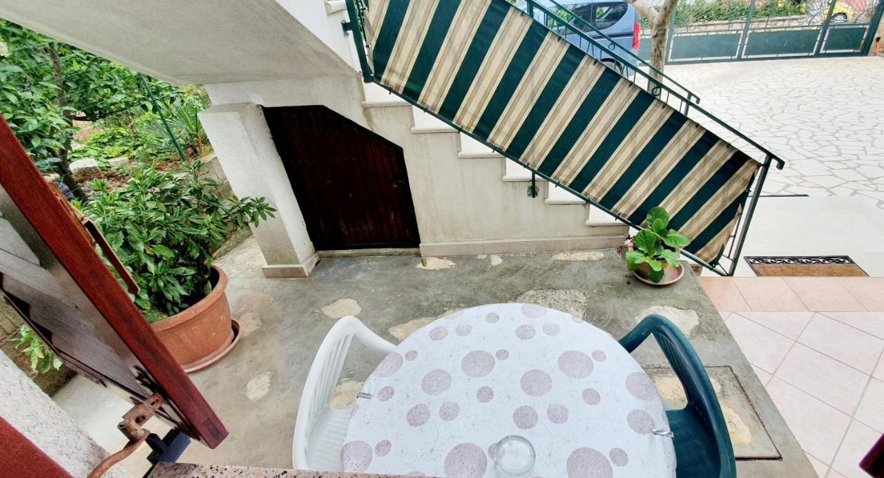 Cecillia Mare Apartments Ровинь Экстерьер фото