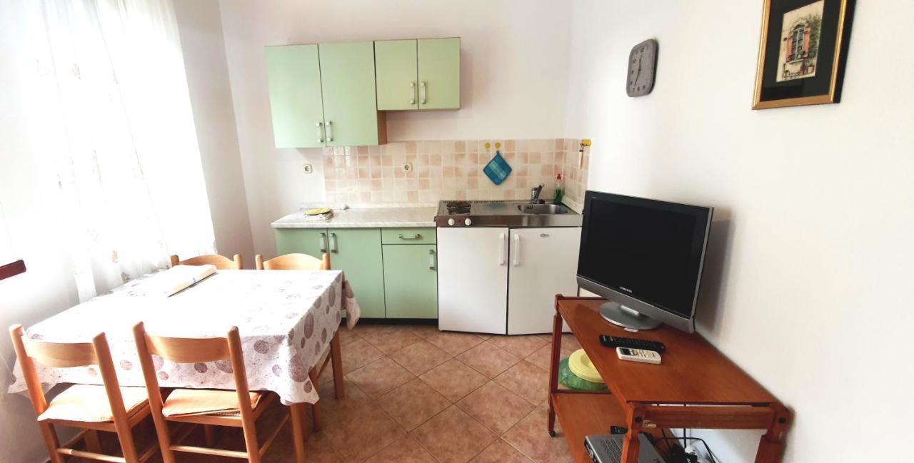 Cecillia Mare Apartments Ровинь Экстерьер фото