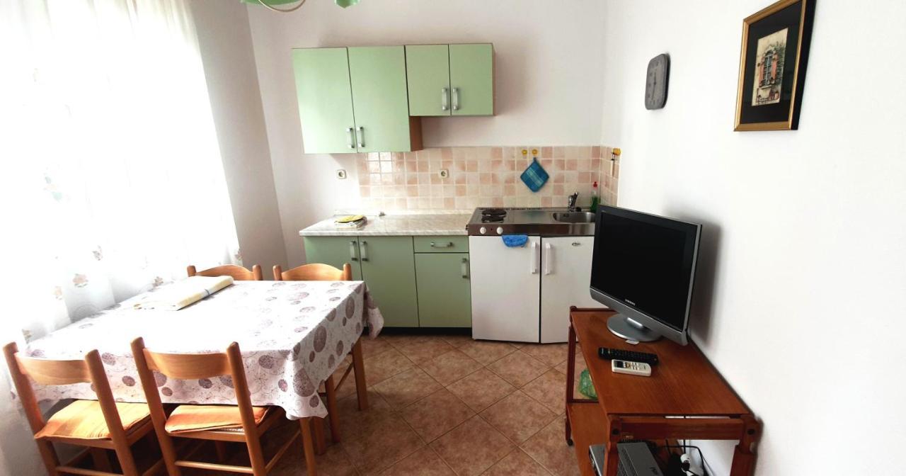 Cecillia Mare Apartments Ровинь Экстерьер фото