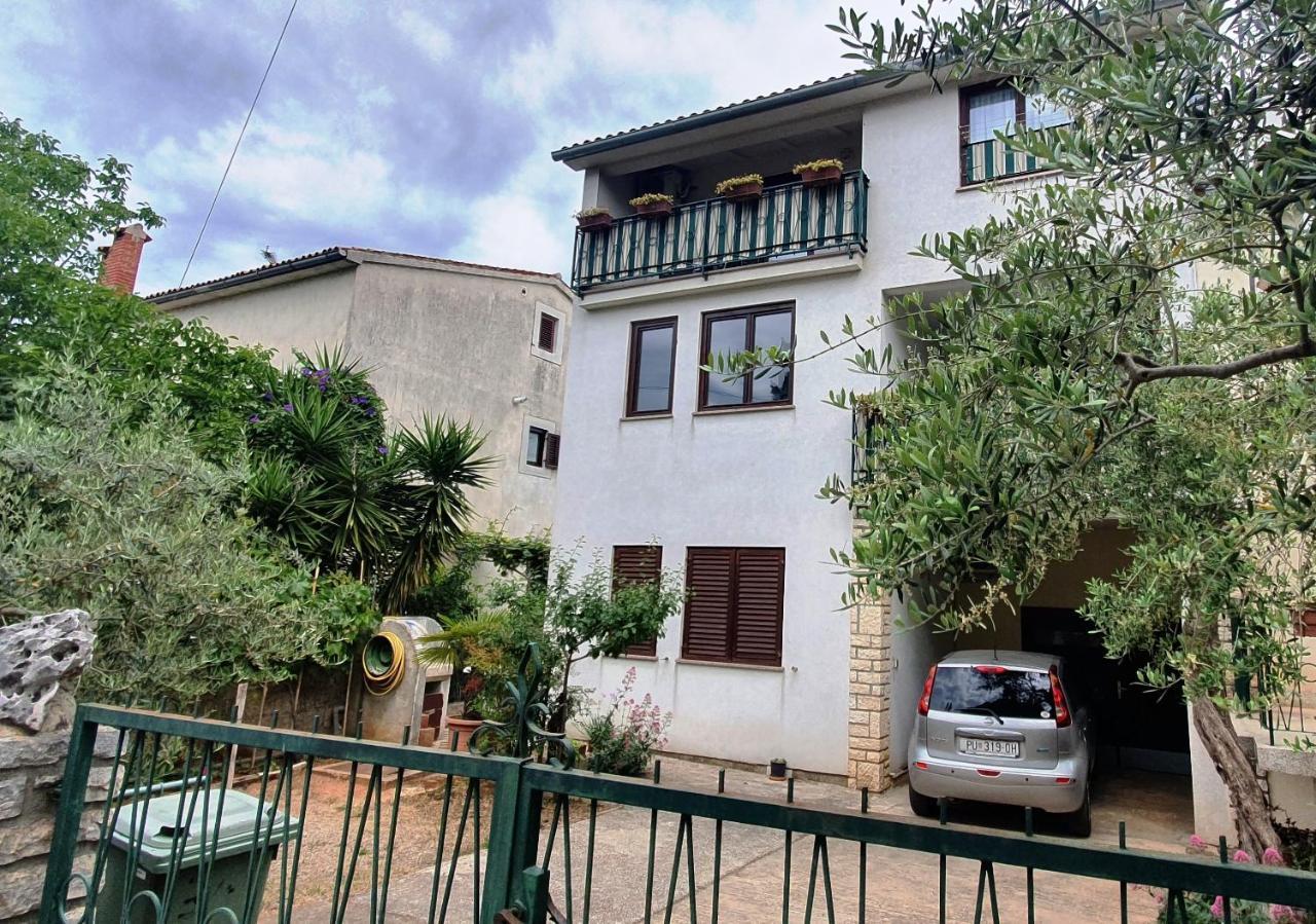 Cecillia Mare Apartments Ровинь Экстерьер фото
