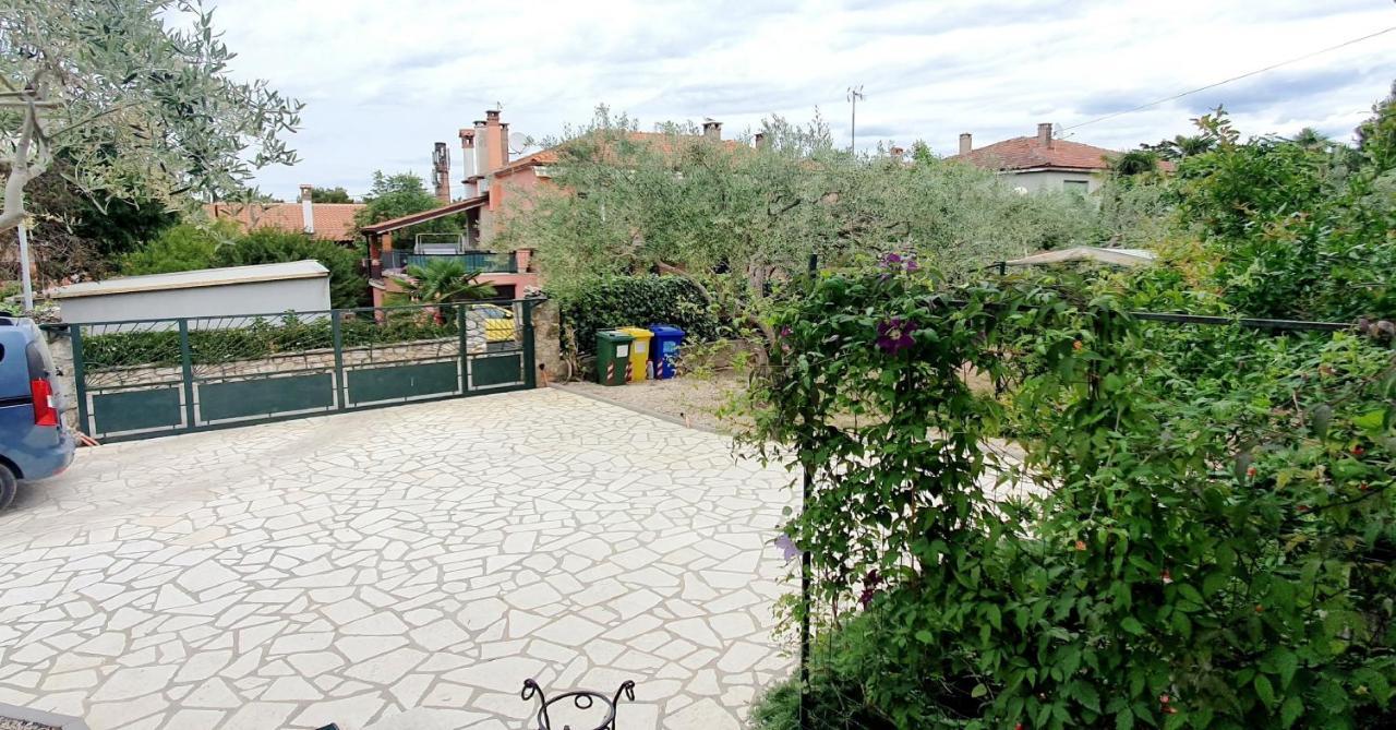 Cecillia Mare Apartments Ровинь Экстерьер фото