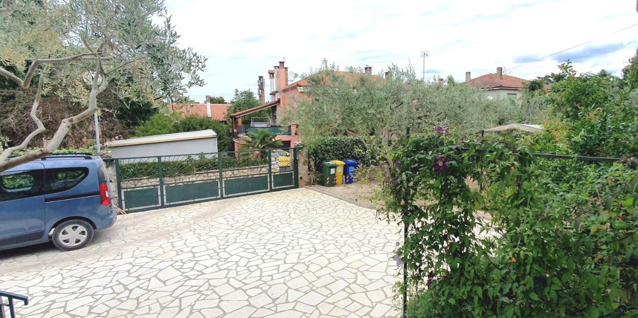 Cecillia Mare Apartments Ровинь Экстерьер фото